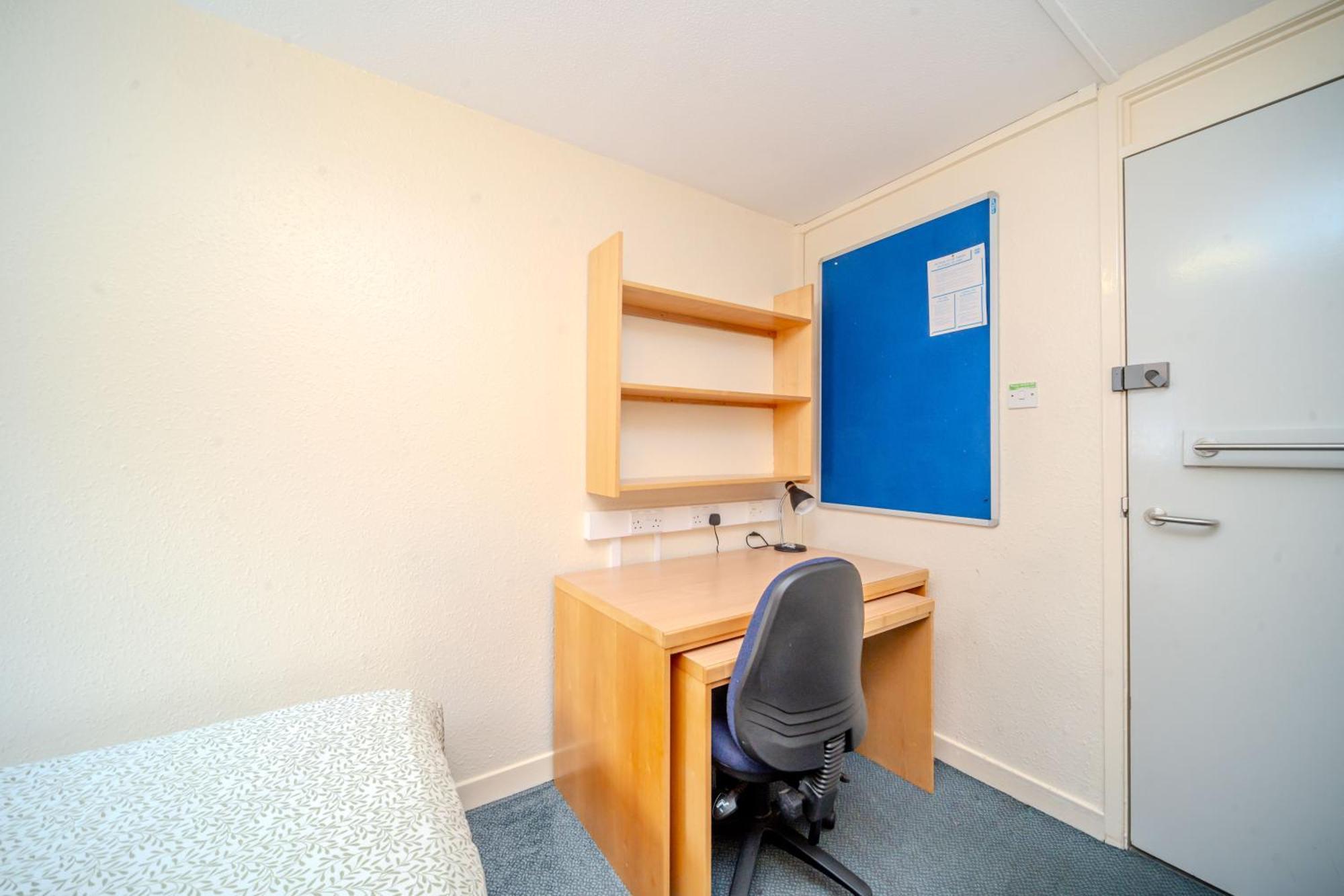 Joivy Budget 4,5 And 6 Bed Private Flats, In Historic Old Town (Adults Only) EDI Exterior photo
