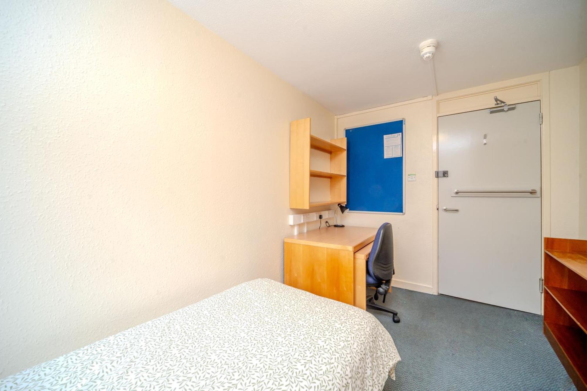 Joivy Budget 4,5 And 6 Bed Private Flats, In Historic Old Town (Adults Only) EDI Exterior photo